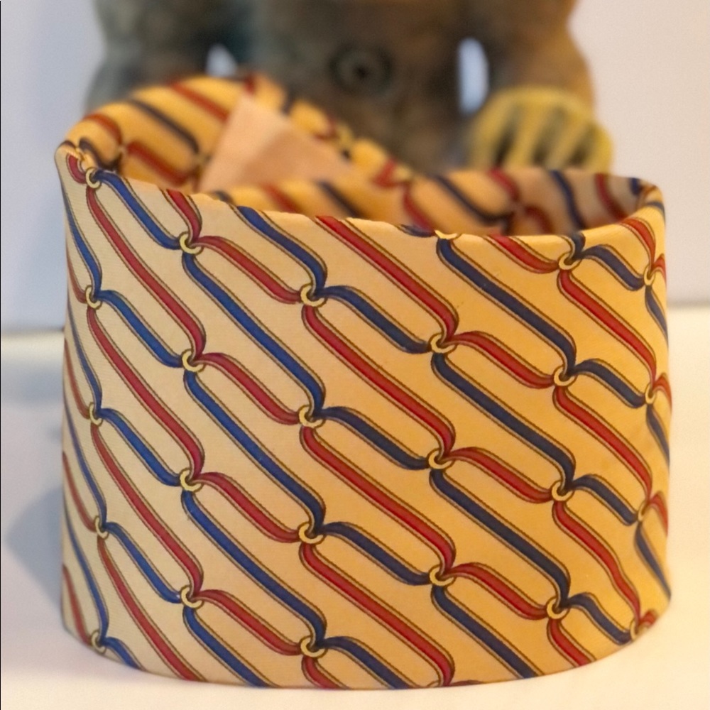 Burberry of London Silk Golden Necktie 👍👍Great